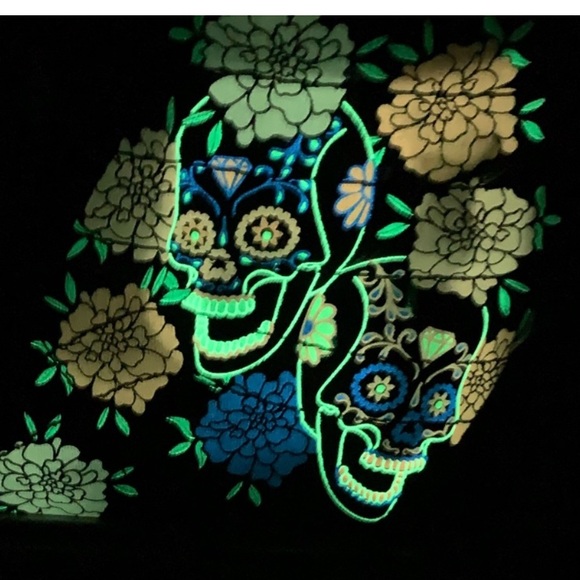Fans off the wall, dia de Muertos glow in the dark size 10.5 - Picture 4 of 6